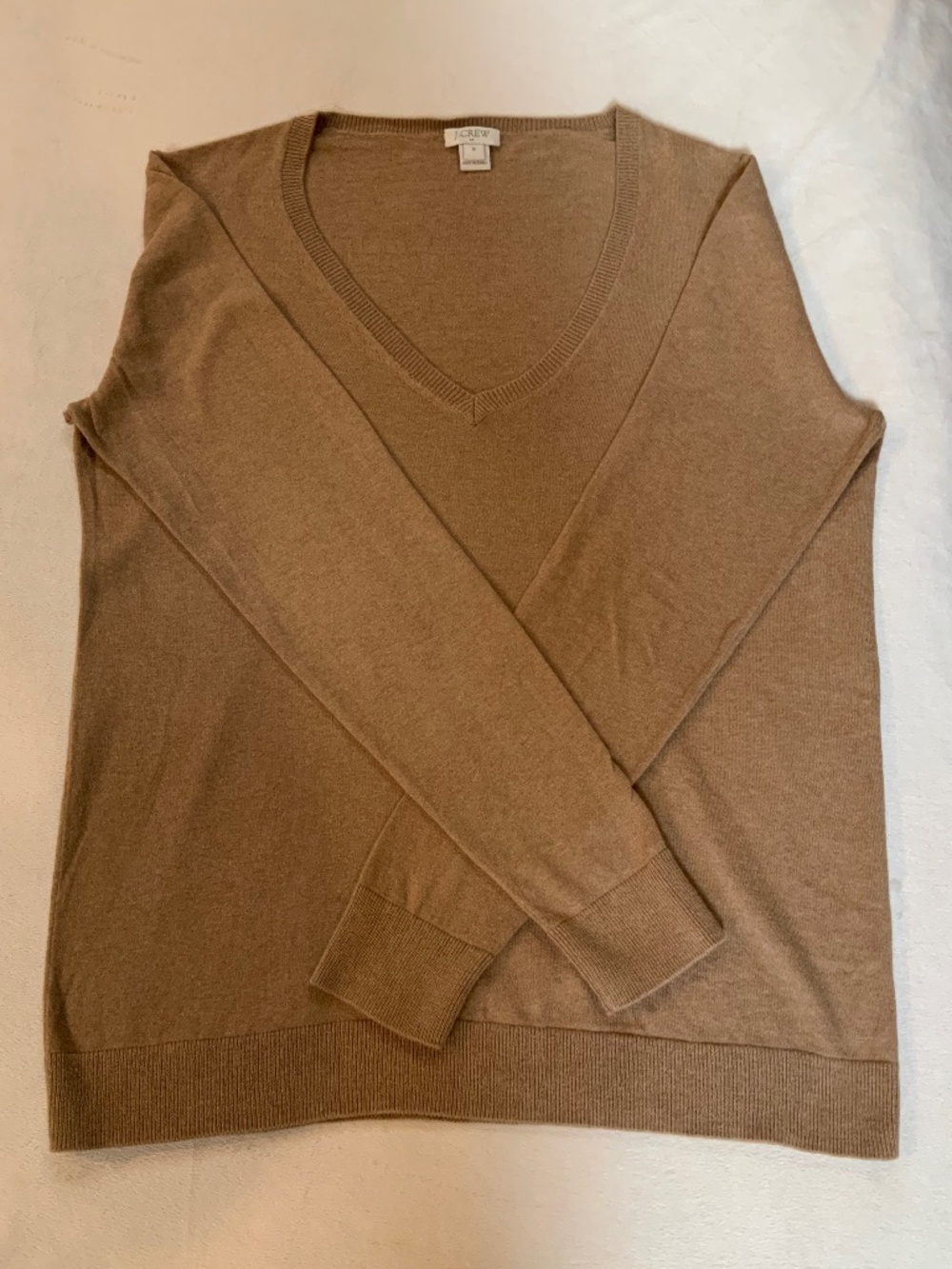 JCrew Tan M V Neck Sweater Lightweight Coastal Cottagecore Scandi Preppy Classic